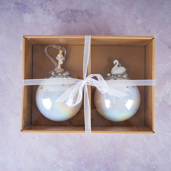 Load image into Gallery viewer, Handblown Glass Chrismtas ornaments
